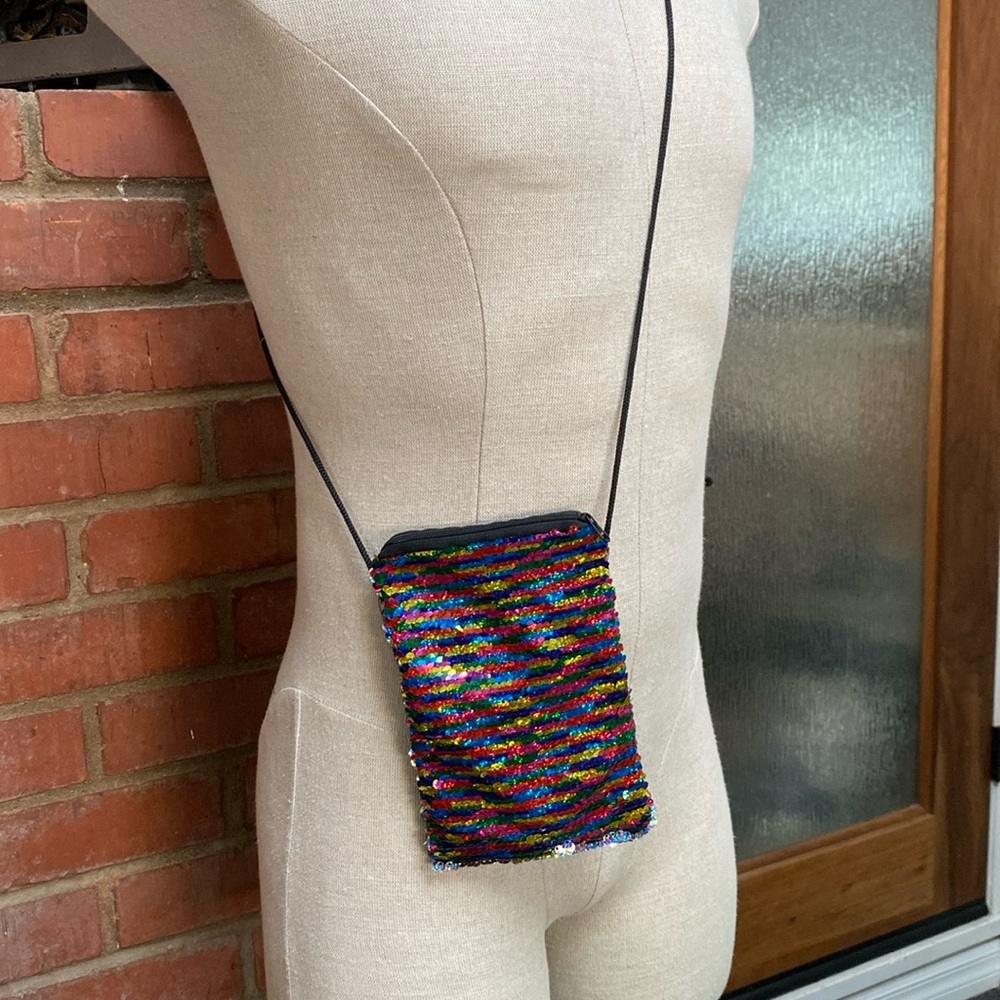 Tween crossbody zippered bag